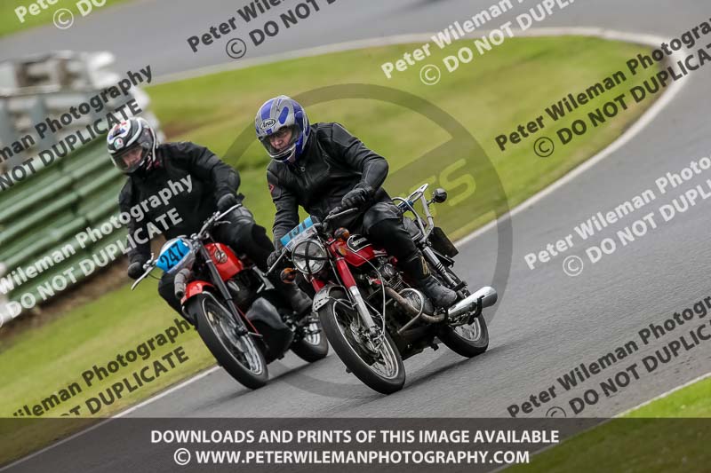 Vintage motorcycle club;eventdigitalimages;mallory park;mallory park trackday photographs;no limits trackdays;peter wileman photography;trackday digital images;trackday photos;vmcc festival 1000 bikes photographs